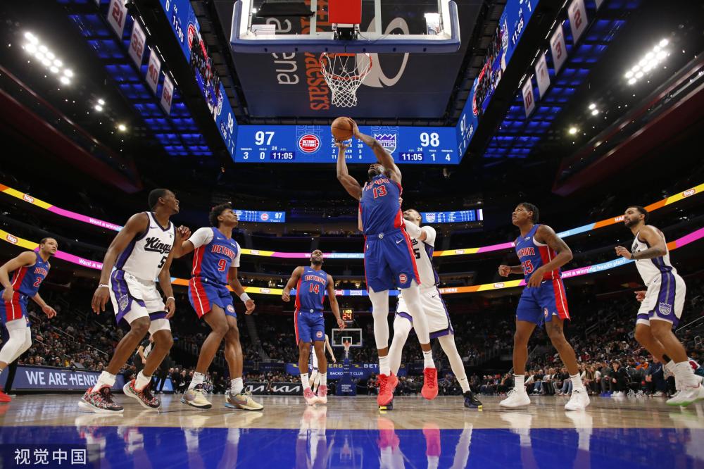 迫使他多次 迫使他多次